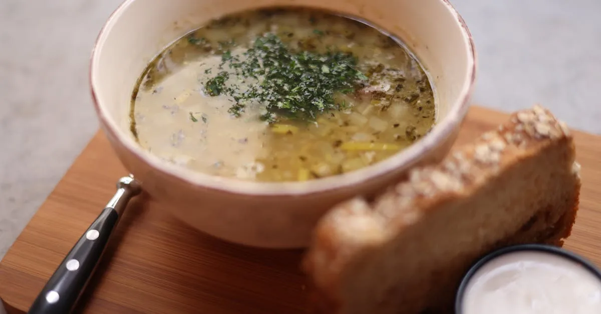 découvrez la recette traditionnelle du minestrone, une soupe italienne riche en légumes, savoureuse et réconfortante, parfaite pour un repas sain et gourmand.