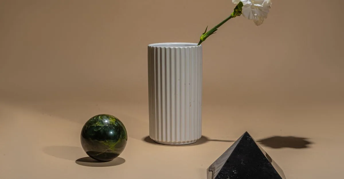 découvrez notre sélection d'objets décoratifs uniques pour embellir votre intérieur avec style et originalité.
