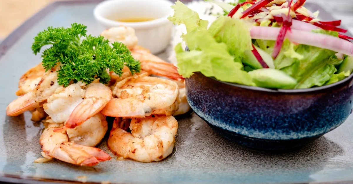 découvrez des accompagnements savoureux et faciles à préparer pour sublimer vos crevettes grillées. recettes parfaites pour un repas estival réussi.