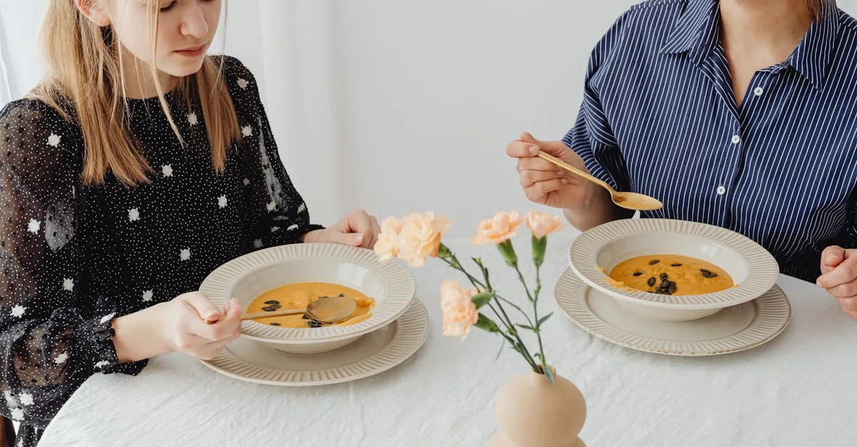 découvrez une délicieuse recette de soupe à la citrouille, idéale pour réchauffer vos soirées d'automne avec douceur et saveurs authentiques.