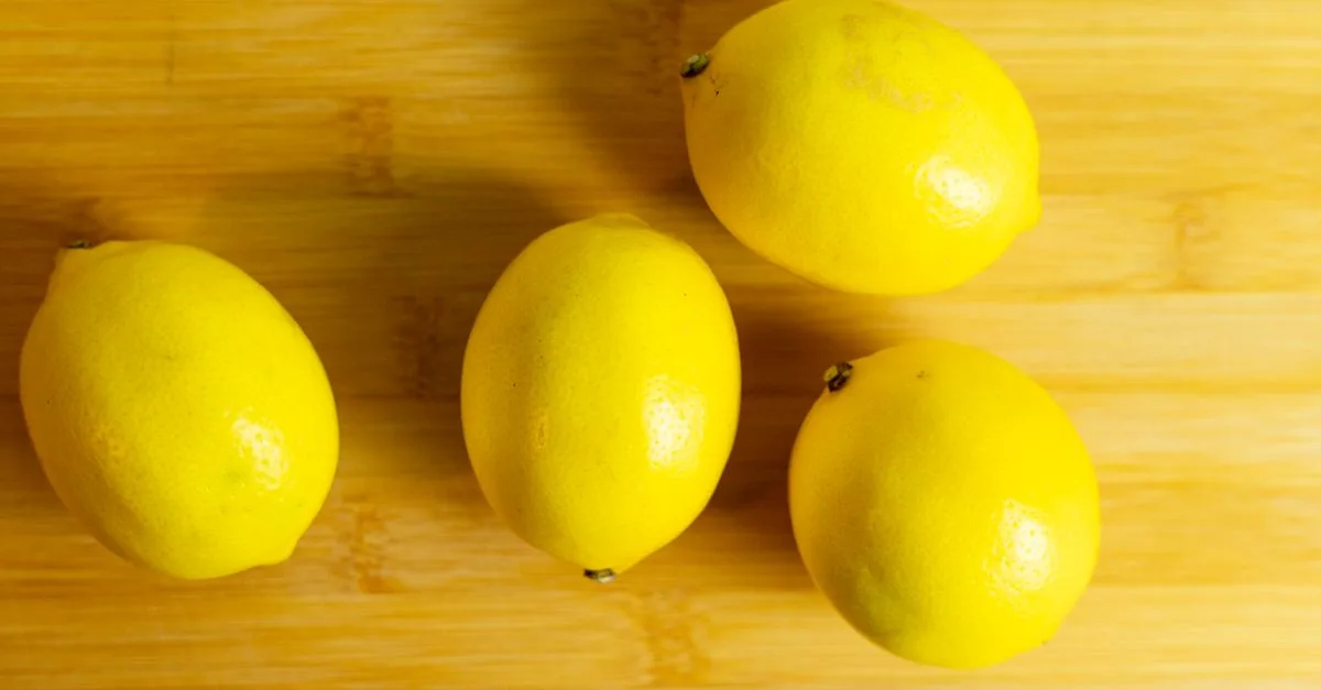 préparez un kéfir d’eau au citron pétillant et rafraîchissant grâce à cette recette facile, idéale pour une boisson maison pleine de saveurs.